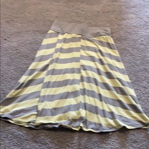 Stretchy flowy super cute old navy skirt